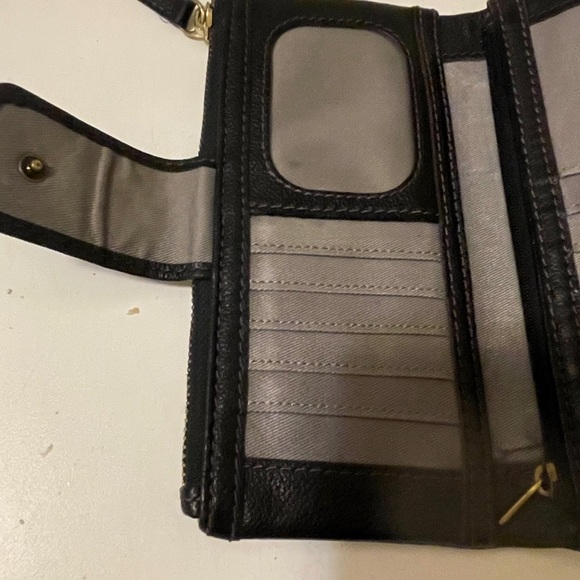 Fossil BLACK LEATHER flap wallet in good conditions just have some sign of usege - Picture 5 of 15